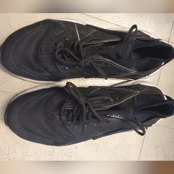 Nike Air Huarache RunModel: 857569-002 Size: 5Y US - Picture 3 of 4